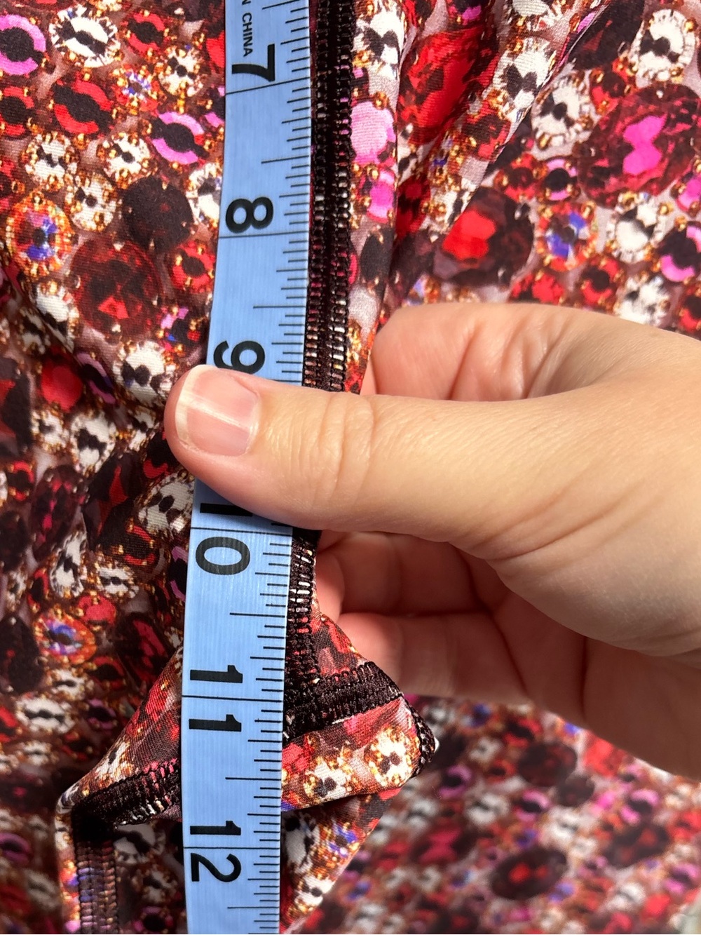 Victoria Sport high rise leggings with gemstones pattern. Size large - Picture 9 of 9